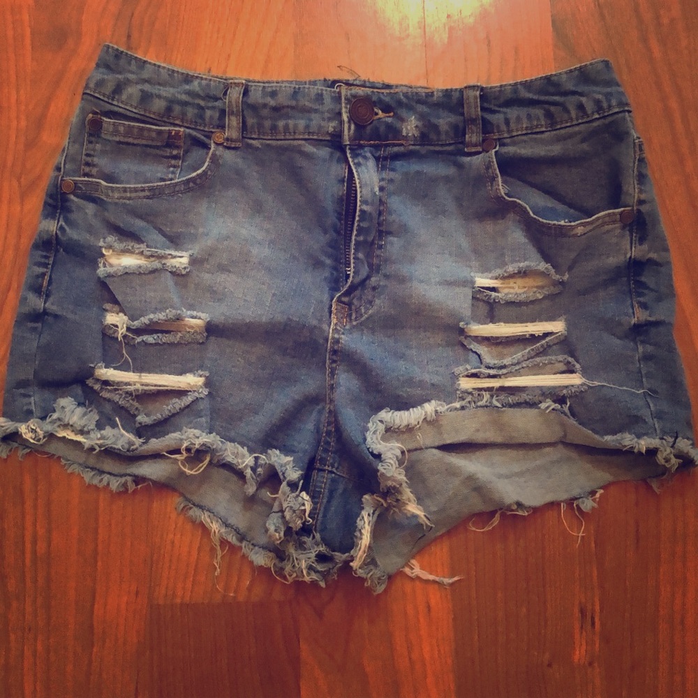 Distressed, Denim, Cheeky Shorts 🍑